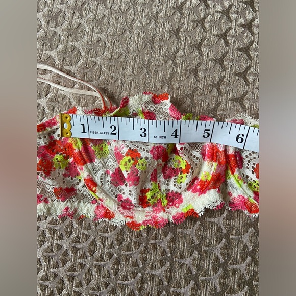 Chantelle multi color bras - Picture 10 of 11